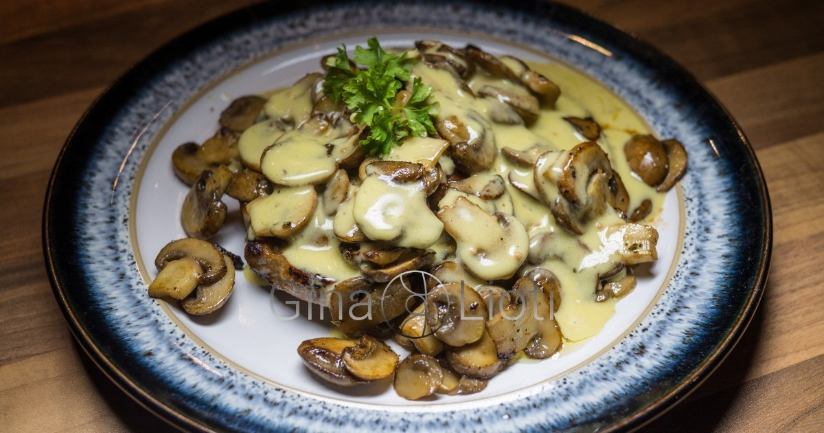 Pork chops with lemon mustard sauce, served with mushrooms