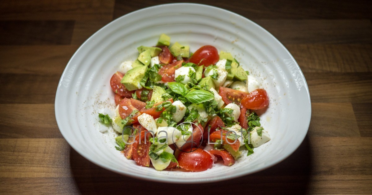 Avocado Caprese salad recipe