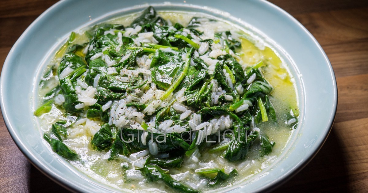Fresh easy & simple rice dish, with spinach, olive oil & lemon